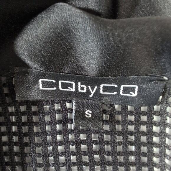 CQ by CQ black mesh & lace poly top with satin bow detailing, size small - Picture 4 of 9
